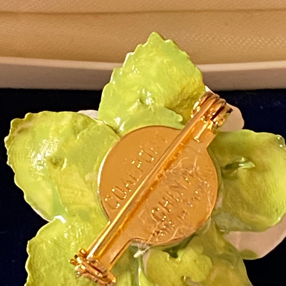 Brooch - Picture 2 of 3